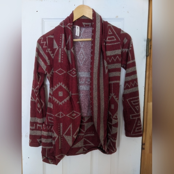Tops - Vanilla Bay Sweater Open Wrap Gray & Red Tribal Cardigan Small Western cowgirl